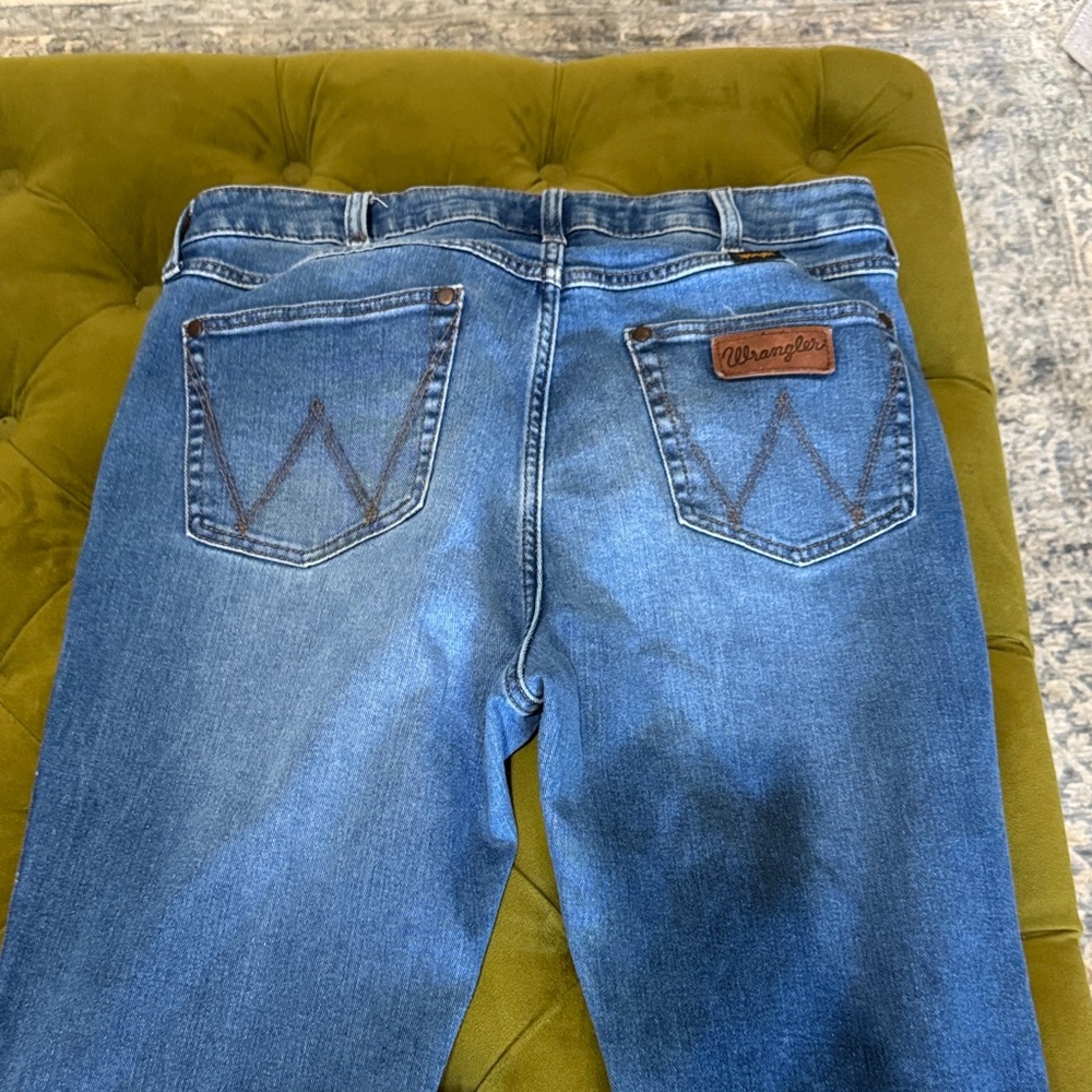 Women Retro BootCut Wrangler Jean 32x32. Like New